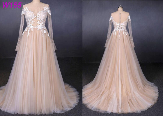 Długa przepuszczalność koronki Ażurowa suknia ślubna z perłami Frezowanie